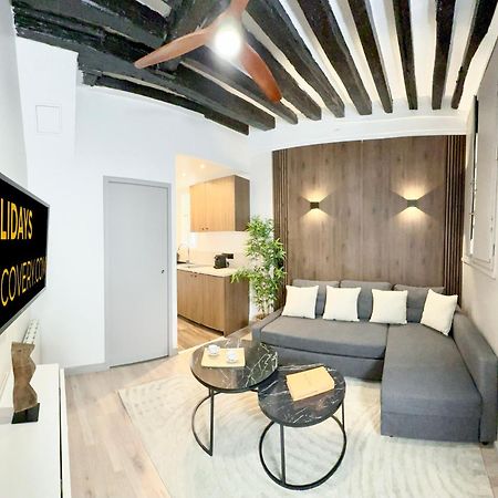 Chic Louvre Apartment Paris Exterior photo